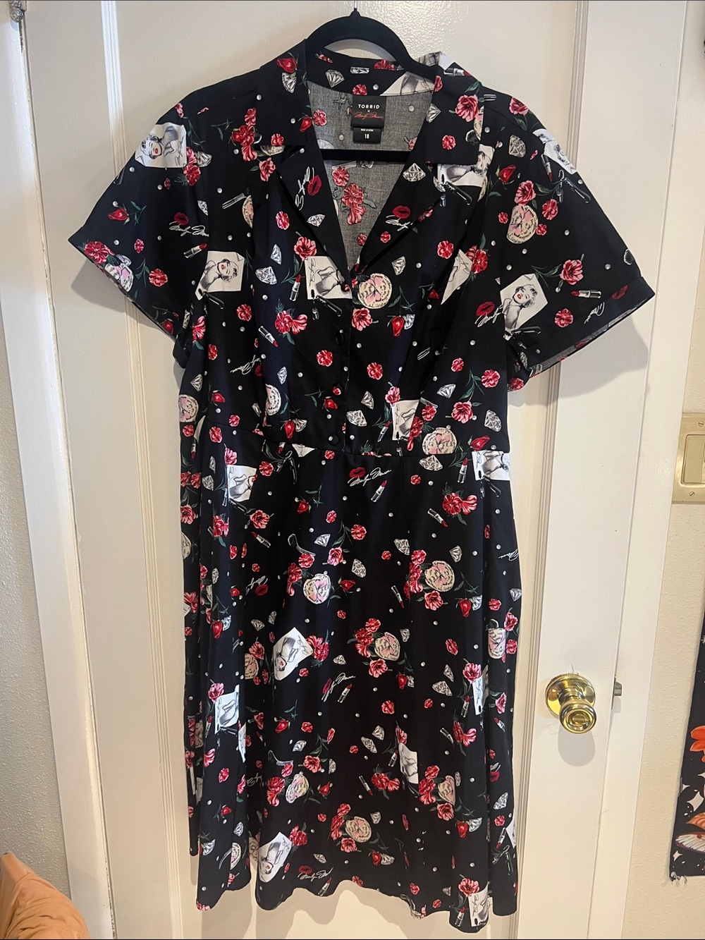 Torrid Black Marilyn Monroe print Short-Sleeve Midi Dress